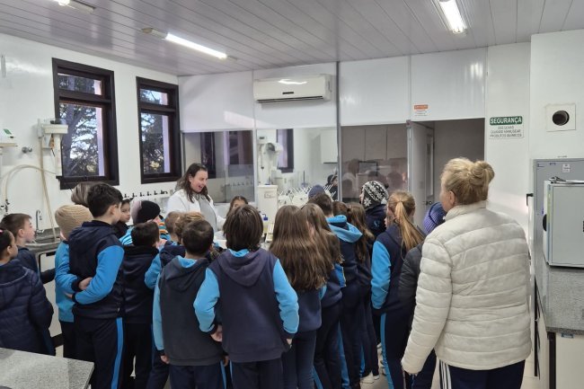 Alunos da Escola São Bento participam de atividades de Educação Ambiental na ETA