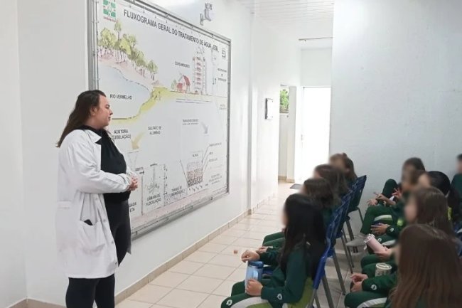 Alunos do Colégio Bom Jesus conhecem a Estação de Tratamento de Água