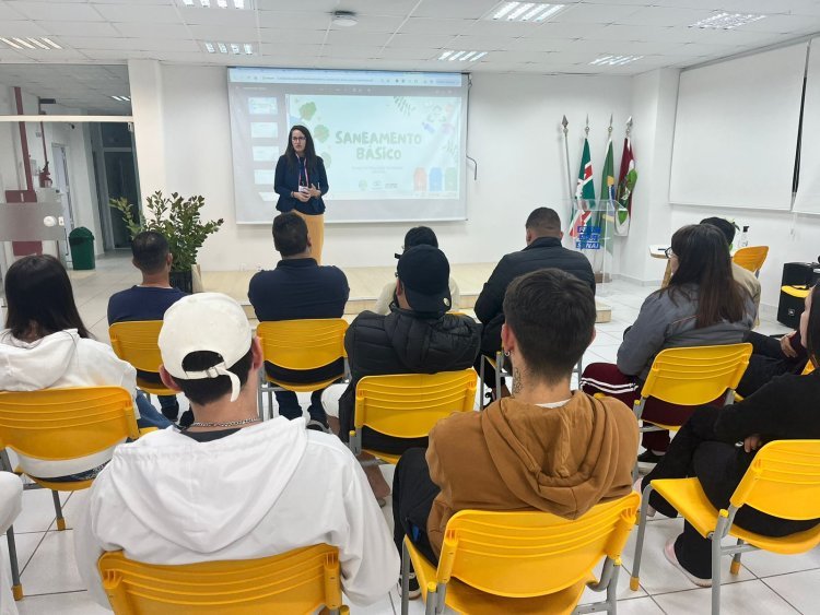 Alunos do EJA SESI participam de palestra sobre saneamento e preservação ambiental