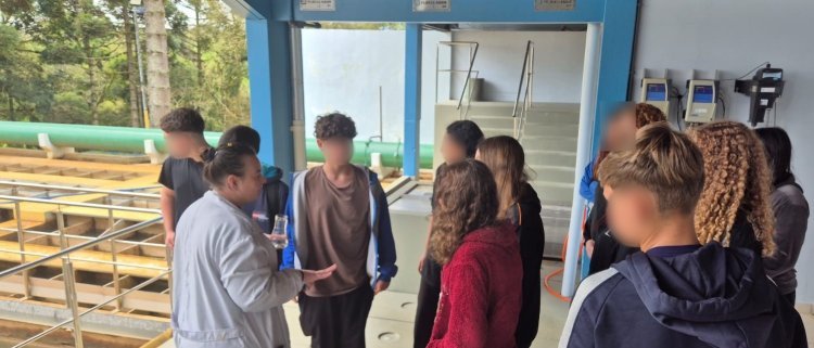 De olho no caminho da água: jovens do #ATUAÇÃO conhecem a ETA